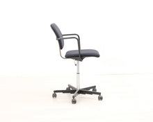 Lataa kuva Galleria-katseluun, Avarte Yrjö Kukkapuro toimistotuoli mustavalkoinen
