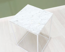Lataa kuva Galleria-katseluun, Sivupöytä marmorilevyllä
