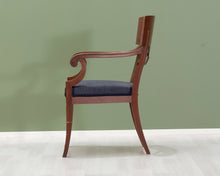 Lataa kuva Galleria-katseluun, Antiikkinen mahonkituoli
