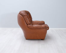 Lataa kuva Galleria-katseluun, Kuusilinna nahkainen nojatuoli ruskea
