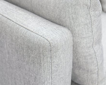 Lataa kuva Galleria-katseluun, BoConcept Istra 3-istuttava kangassohva vaaleanharmaa

