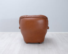 Lataa kuva Galleria-katseluun, Kuusilinna nahkainen nojatuoli ruskea
