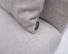 Lataa kuva Galleria-katseluun, Asko Torino 3-istuttava vuodesohva vaaleanharmaa
