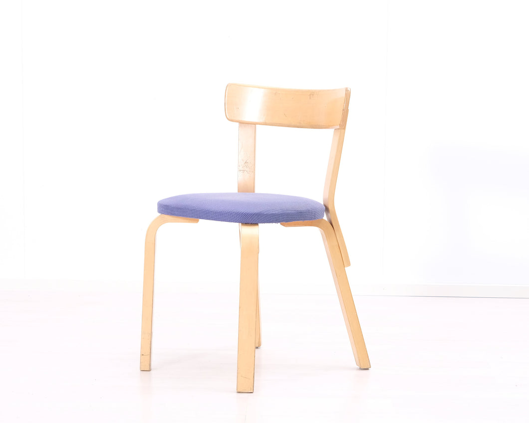 Artek 69 ruokatuoli sininen kangas