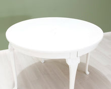 Lataa kuva Galleria-katseluun, Antiikkinen pöytä valkoinen
