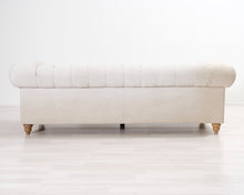 Lataa kuva Galleria-katseluun, Chesterfield 3-istuttava sohva beige
