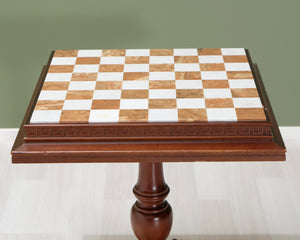Antiikkinen shakkipöytä