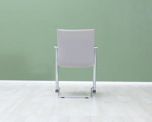 Fritz Hansen Independence tuoli harmaa