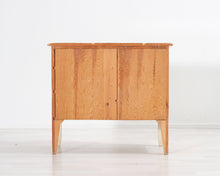 Lataa kuva Galleria-katseluun, Antiikkinen lipasto
