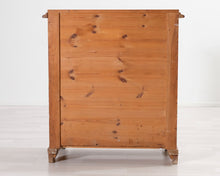 Lataa kuva Galleria-katseluun, Antiikkinen lipasto
