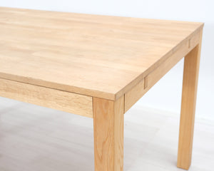 Ruokapöytä puinen