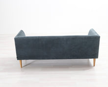 Lataa kuva Galleria-katseluun, Sofacompany Irna 2-istuttava kangassohva sinivihreä
