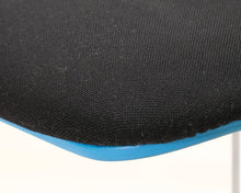 Lataa kuva Galleria-katseluun, Avarte Yrjö Kukkapuro toimistotuoli sinisillä käsinojilla
