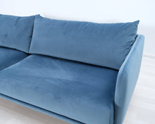 Lataa kuva Galleria-katseluun, 3-istuttava samettisohva sininen

