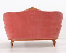 Lataa kuva Galleria-katseluun, Antiikkinen samettisohva vaaleanpunainen
