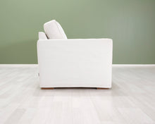Lataa kuva Galleria-katseluun, Armetal Italia 3-istuttava vuodesohva valkoinen
