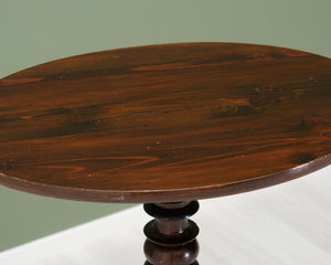 Antiikkinen sivupöytä