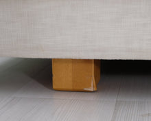 Lataa kuva Galleria-katseluun, 3-istuttava kangassohva valkoinen
