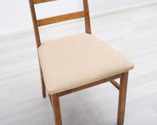 Lataa kuva Galleria-katseluun, Antiikkinen tuoli kangasistuimella
