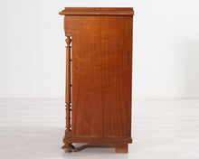 Lataa kuva Galleria-katseluun, Antiikkinen lipasto
