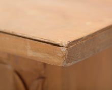 Lataa kuva Galleria-katseluun, Antiikkinen lipasto
