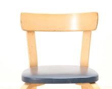 Lataa kuva Galleria-katseluun, Artek 69 ruokatuoli sininen keinonahka
