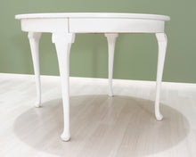 Lataa kuva Galleria-katseluun, Antiikkinen pöytä valkoinen
