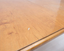 Lataa kuva Galleria-katseluun, Vanha puinen ruokapöytä
