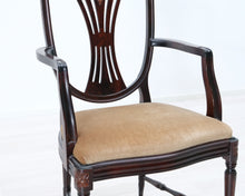 Lataa kuva Galleria-katseluun, Kustavilaistyylinen tuoli käsinojilla beige
