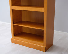 Lataa kuva Galleria-katseluun, Asko kirjahylly
