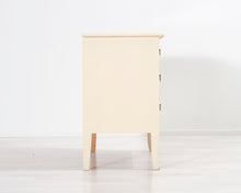 Lataa kuva Galleria-katseluun, Antiikkinen lipasto
