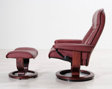 Lataa kuva Galleria-katseluun, Nahkainen nojatuoli ja rahi viininpunainen
