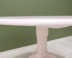 Pöytä vaaleanpunainen