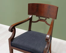 Lataa kuva Galleria-katseluun, Antiikkinen mahonkituoli
