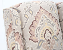 Lataa kuva Galleria-katseluun, Ashley Wilcox nojatuoli kuviollisella verhoilulla
