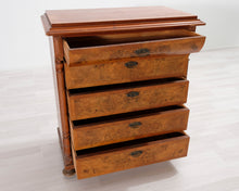 Lataa kuva Galleria-katseluun, Antiikkinen lipasto
