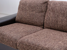 Lataa kuva Galleria-katseluun, 3-istuttava nahkakangassohva rahilla
