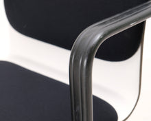 Lataa kuva Galleria-katseluun, Avarte Yrjö Kukkapuro toimistotuoli mustavalkoinen
