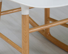 Lataa kuva Galleria-katseluun, Normann Copenhagen Form keinutuoli valkoinen
