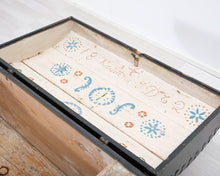 Lataa kuva Galleria-katseluun, Antiikkinen arkku 1860-luku
