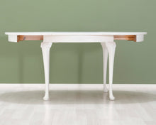 Lataa kuva Galleria-katseluun, Antiikkinen pöytä valkoinen
