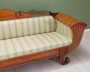 Karl Johan -tyylinen sohva