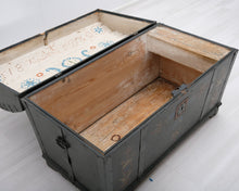 Lataa kuva Galleria-katseluun, Antiikkinen arkku 1860-luku
