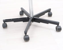 Lataa kuva Galleria-katseluun, Avarte Yrjö Kukkapuro toimistotuoli mustavalkoinen
