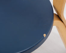 Lataa kuva Galleria-katseluun, Artek N65 lastentuoli koivu / tummansininen
