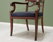 Lataa kuva Galleria-katseluun, Antiikkinen mahonkituoli
