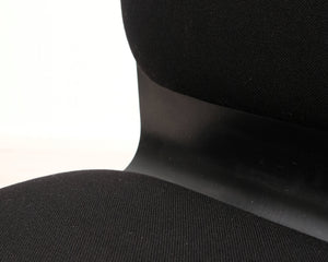 Avarte Yrjö Kukkapuro tuoli musta