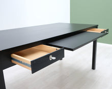 Lataa kuva Galleria-katseluun, Ikea työpöytä musta
