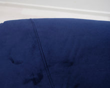 Lataa kuva Galleria-katseluun, 3-istuttava kangassohva samettia tummansininen
