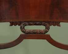 Lataa kuva Galleria-katseluun, Antiikkinen mahonkituoli
